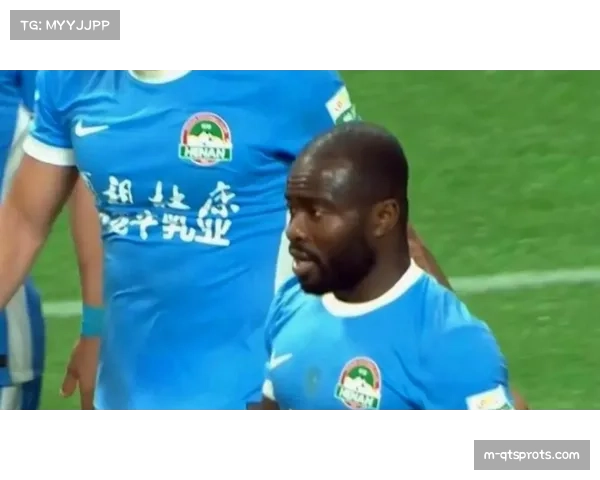 大连英博3-0完胜浙江队，阿奇姆彭单刀中柱错失进球